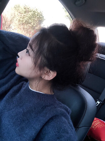 挺好看的，像嫁接的一样，是自然浓密的那种。