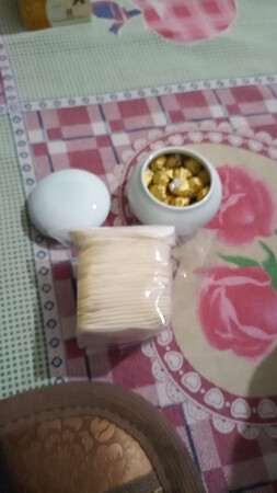 宝贝收到了，肚脐贴哦，帮助排毒养颜，排湿驱寒的，尤其是对肠胃不好的人来说，很有帮助，老爸昨天收到以后，晚上就用啦，他说胃感觉不太难受了，还是有一些作用的，哈哈，宝贝太好啦，小小的罐子，很精致，以后还会光顾的。哈哈，买了两盒呢