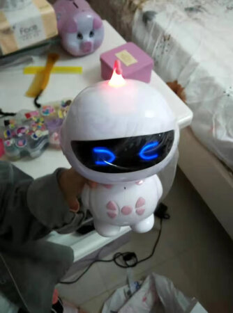 非常好用的一个学习机，连上网各种功能都有，还能~聊天，对话，听故事，听歌等