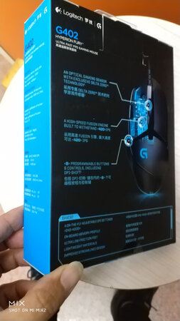 外观颜值：g系列的402的性价比还是非常不错的，也是我喜欢的样子，感觉黑蓝配特别有科技感
便携度：等一等果然是有好处的，活动时候买的，价格非常不错，超出我的预期
耐用度：罗技的鼠标耐用度没得说，我一直信任罗技
舒适度：打游戏的时候握感还是很不错的，尤其是大拇指的部分还有一个托盘儿，这样手防止在桌面摩擦