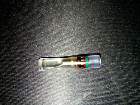 作为一个老烟民来讲，戒烟一直都是嘴上说说的事情???，不过说实话抽烟的确很伤人。之前用的过滤嘴的效果不是太好，经过同事介绍，选中了这一款。图片是四支烟的效果，很惊人！经过过滤后很明显感觉柔和多了，效果很明显。赞一个！
