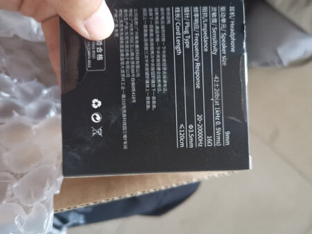 做工不错，
音效音质：低音，很奈斯
颜色外观：红色的，挺好的鸭
舒适度：不错，个人感觉还可以??不错不错，值得入手，性价比高，物美价廉的，??