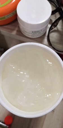 使用感受：果冻状，使用起来很舒服，补水效果好，温和不刺激