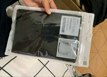 衣服质量很好，穿着很舒服。买了很多条。