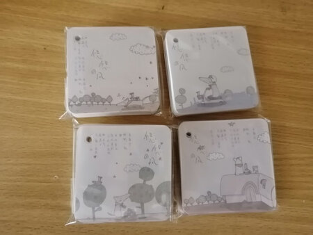 小本子超可爱，纸质也很棒，超喜欢，小巧可以随身带着。