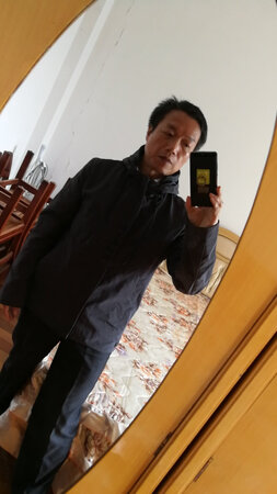衣服还可以吧，要是口袋再上一点就更好了！