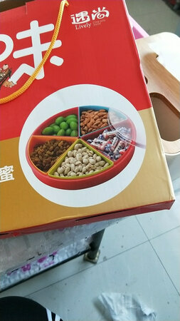 没有封面上的好看，都是白色的小盒子，唉不过也凑合。