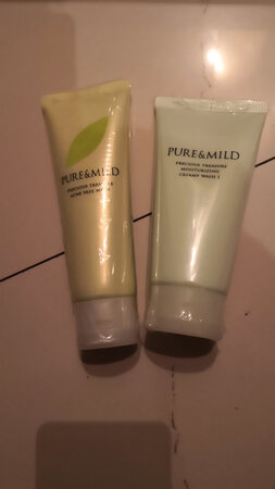 泊美挺好用的，一直用面膜，有好多小样，方便出差用，这次买了洗面奶，也好用