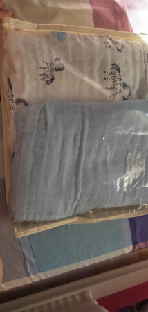 尺寸够大，纯棉纱布的，质量不错，关键是划算