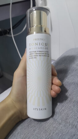 我一直用这个，目前一瓶用不了一个月，搞活动买的，发货超级慢