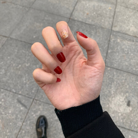 跳96色，真的好好看，涂一遍亮片比较小，涂两遍就是我图里的效果啦，双十一买四送一，搭配胡桃夹子也很好啦，美美美买！！！