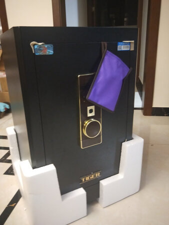 外观设计：外观设计精致，美观。
包装保护：包装保护还可以。
产品材质：产品材质整体还可以。