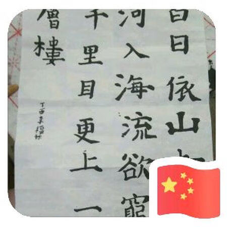 它穿过巴尔勒小镇的咖啡屋。亲，喝咖啡的