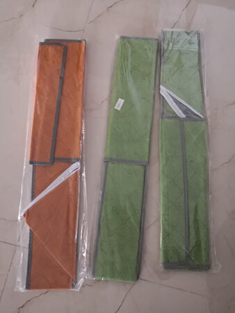 物品已經收到了，位置刚刚好，因为要放内衣，所以洗了一下，好似丟皮了。