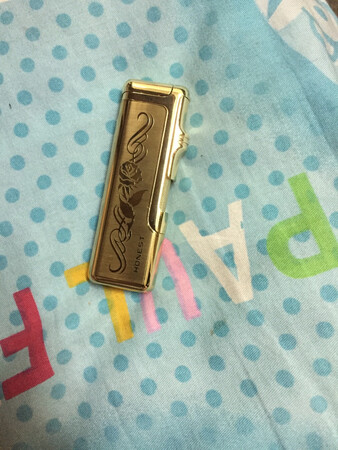 手感不错，金属质感十足。很漂亮。物流速度很快。
