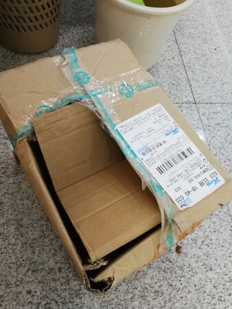 百露 大号冰箱收纳盒冷冻食品保鲜盒透明塑料长方形厨房蔬菜水果储物盒 ，买了四个放冰箱保鲜室，刚刚好，够用的。可以充分利用冰箱里的空间，整齐又方便取和放。盒子的质量看着也是挺好的，蔬菜，水果分类放，值得推荐。