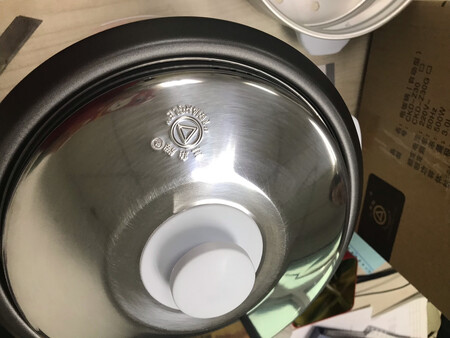 看看这质量，先不说好不好用，就外观都这些毛病，不是坑就是沟，明显质量太削薄并且有摔过的痕迹，快递连个电话都不给我打，等了一天，妈妈着急用懒得退货了，店家自己看着办吧