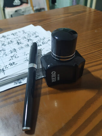 做工质感：挺好
颜值包装：一般
顺滑程度：特好
字迹粗细：适中