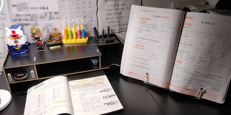 材质和拼凑都不错，桌面干净了很多，没有其他异味。值得购买！