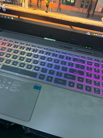 产品包装：高大上
材质做工：霸气
外观设计：时尚
安装操作：自己操作
使用效果：完美
其他特色：666