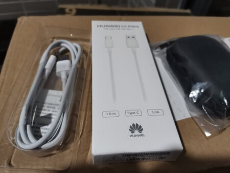 数据线很好用 和原装的一样  还有防伪验证码
