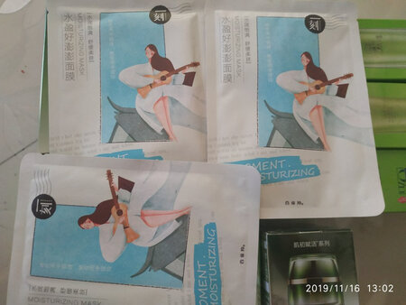 送的两个小的试用装，挺好的。