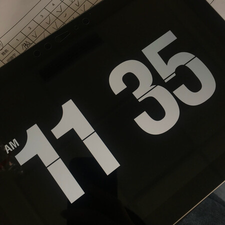 抱有挺高的期待的，收到还是有点小失望。第二次开机就出现黑屏以及各种小问题吧。和预期有差距吧。平时也就做ppt word还有笔记啥的也够用了。喜欢小屏和黑色键盘