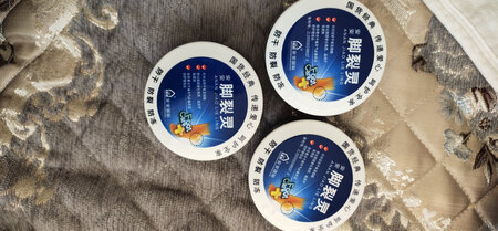 这个是买来给老公用的，老公因为工作特殊的原因，脚后跟每年冬天都开裂，今年买了这个来试试看！买回来就用了，用了之后皮肤明显软化了很多，效果不错！小的裂纹也浅了很多！推荐大家购买囤货！信赖京东商城！