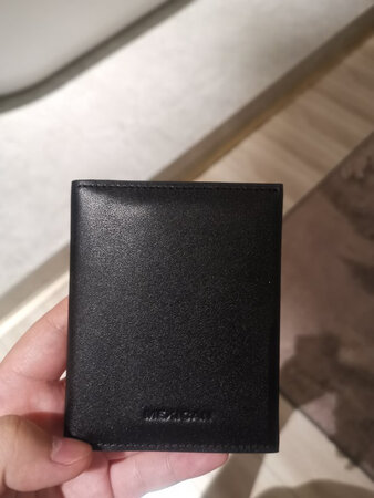 很薄，很小，方便携带