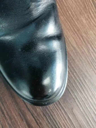 皮鞋油效果很好，涂抹之后很亮