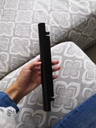 产品包装：还行吧，主要是华硕笔记本省成本原本就把电池设计的有点小，续航就不要太过要求了！物品保护的不错，有多层保护，卖家也主动确认型号，态度也不错！全新未拆封的，包装上盒标为证，外包装没有破损，原来的电池放坏了，没保存好，本来一直嫌贵没买，也用不上，都是插着电用的，可是上班的地方经常停电，搞得我特烦，东西一下就没了，就预备买个电池，刚好优惠多，就买了，还不错感觉。