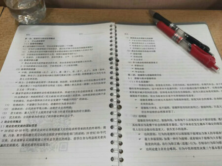 产品质感：摸着很舒适，手感很好！
厚薄程度：小巧的夹子，特便携！