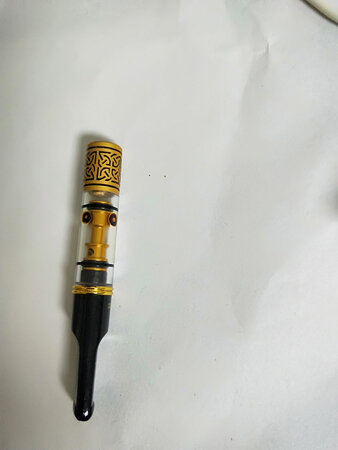 还行吧，这东西就是为了抽烟找个心里安慰，挺好看的，不知道后期会不会掉颜色，的确能过滤一部分烟油，图片是一根烟过滤出来的