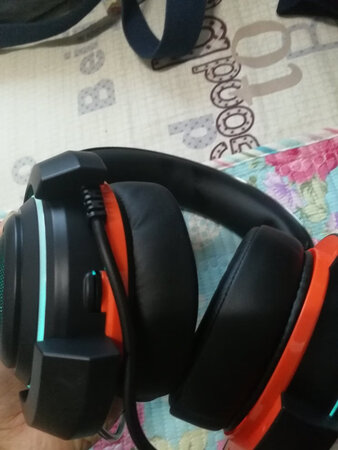 质量不错，没戴上就感觉到了很强的重低音，达尔优做的不错，推荐