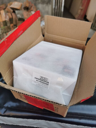 音质音效：最大音量能时全世界都是你的，手机连接速度很快，切歌零点几秒，我用过很多款杂牌蓝牙耳机，它这点还是给力的，
续航能力：开车4个小时回家，没充电第二天还用2，3个小时还是有电，暂时还没试过一次性能用多久，因为耳机戴久了有点疼
做工质感：很经典，带出来就是身份的象征，