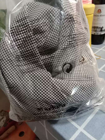 东西质量差，衣服和图片不一样，差，客户服务差，衣服还不如地摊货质量好