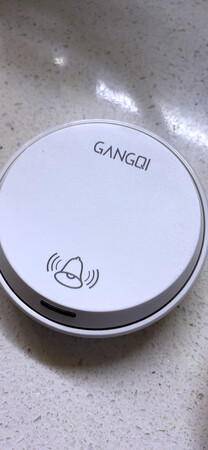 双十一期间有这速度很满意！产品质量很好，声音响亮，极具穿透力，默认铃声很大，足够唤醒睡梦中的你我???????????，产品款式新颖时尚大方美观，安装方便，双面胶粘上即可，室内找到合适位置220V插座即完成作业，按下↓按钮，响亮的叮咚叮咚声传递至您想需要的房间???????????
外观款式：新
功能设计：全
操作使用：易
材质工艺：好
其他特色：多
清晰度：高
灵敏度：强
安装难易：简
做工质量：优
外形外观：美