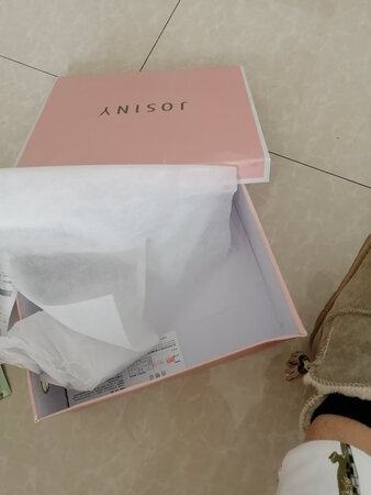 很满意，穿着很舒服，材质手感很好，鞋子里面的绒绒也很软，跟儿的高度很合适，穿一天不会累！本人身高168体重110斤，穿加绒打底裤穿这个靴子，靴筒很合适！！！搞活动买很便宜！赞?赞?赞?！赞?赞?赞?！赞?赞?赞?！赞?赞?赞?
