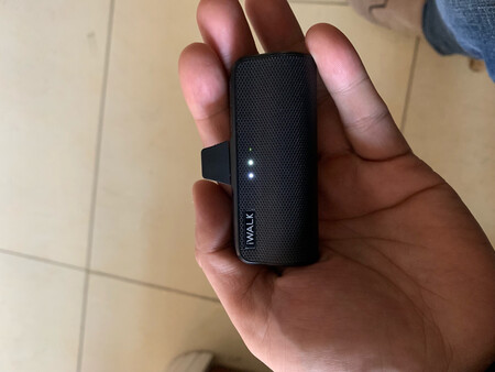 小巧便于携带，应急相当好，给充电宝补充电也很方便。