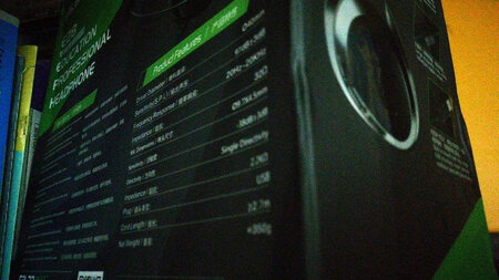 舒适度：舒服
颜色外观：好看
音效音质：特别好，声音不用开太大
做工质感：有质感
其他特色：客服服务态度好