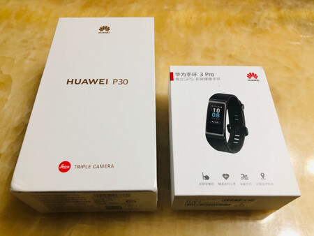 外形外观：时尚
屏幕音效：一流
拍照效果：超群
超值之选，华为P30令我重新审视国货，目前正在与苹果一起使用，功能强大，拍照一流，运行流畅，充电超级快，天空之境是P30系列中唯一有9层纳米镀膜技术的，美就一个字，而且现在买还优惠200元而且送价值300多元的华为3pro手环，京东物流，24小时送到手上，不用等马**的什么双11了，早买早享受，这个价应该是超值了。