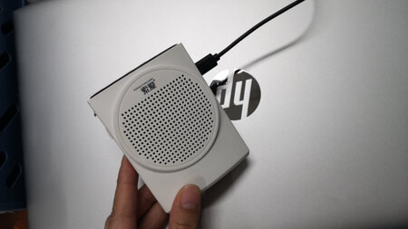 外形外观：很小巧洋气
做工质感：质感很好
音质音效：注意方法就不会出现啸叫，不要对着墙和话筒。
安装难易：简单易操作
其他特色：互嗓小能手，再也不用提高嗓音了
