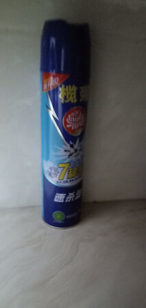 之前在超市买过这个牌子的杀蚊子，效果还不错，这次看到京东有券就直接买了一瓶回来，不用特意去超市，夏天好多蚊子，早上睡醒喷一喷然后开门窗通风就可以了，晚上睡觉立刻发现没什么蚊子，有的几只都是外面跑进来的，如果外面的水渠也喷点，当天都没蚊子，近几天都静了，好好好好好好