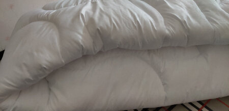被子很舒服，性价比确实很高，摸起来手感软软的。下次准备买一个羊绒被。