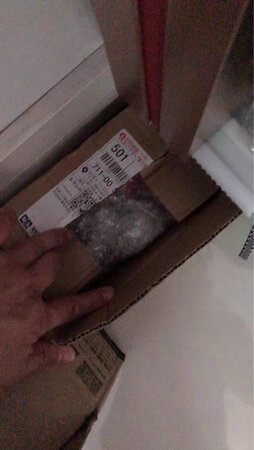 我挂在发动机旁边，为了驱老鼠的,味道浓烈，晚上放车有安全感我觉得赞!就是拆开容易碎，不过有纸包着,还有网绑着挂，也是妥妥的，-一点问题都没有