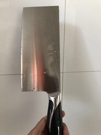 一直看中张小泉这个牌子，果然不负所望，刀沉锋利，颜值也高，老婆很喜欢。