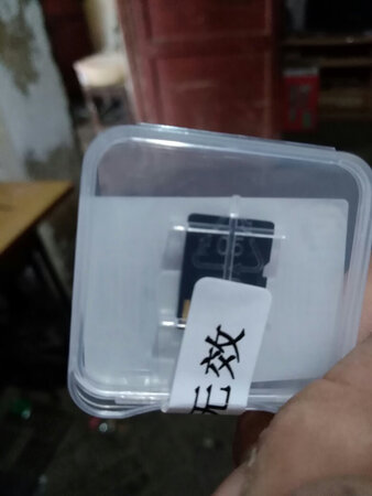 内存卡我己装在侨安的摄像机里了，用着挺好的感谢京东给我们提供的购物平台。