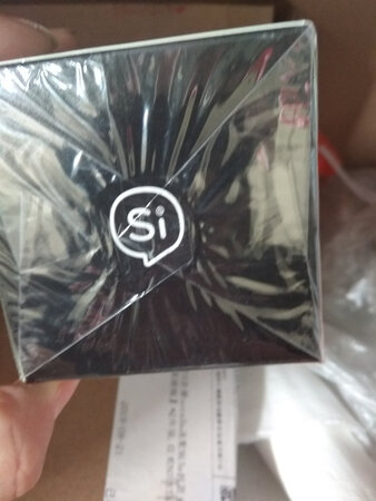 不错，我用了这是第二瓶了
适合肤质：用着很清爽适合我的皮肤
产品香味：淡淡的清香
补水效果：不错