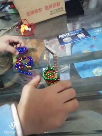 孩子特别喜欢这个玩具， 我送给儿子当生日礼物买的想了很久选择了这个，儿子玩得不舍得放手，下次还买。
