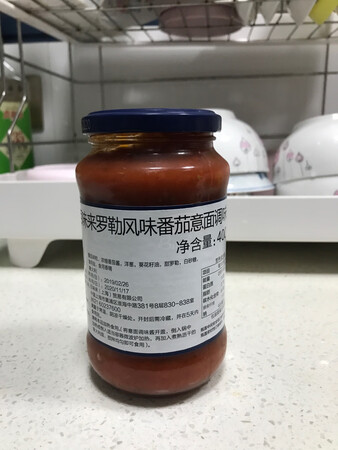 小孩喜欢吃意大利面，这个酱是家中常备，味道很好，只要加热一下，然后自己加点蘑菇啥的就可以了，比自己熬番茄酱方便多了，而且双十一购物狂欢节，京东优惠多多，价格方面特别实惠，比超市便宜。而且送货很快，日期也很新鲜。